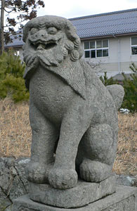 佐渡市八幡の八幡神社狛犬（阿像）