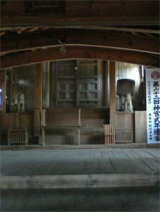 坊ケ浦の熊野神社拝殿内部