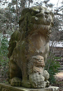 佐渡市栗野江の加茂神社狛犬（吽像）