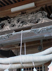 紫雲寺町稲荷岡稲荷神社の拝殿彫刻