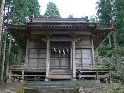 関川村幾地の七社神社拝殿正面