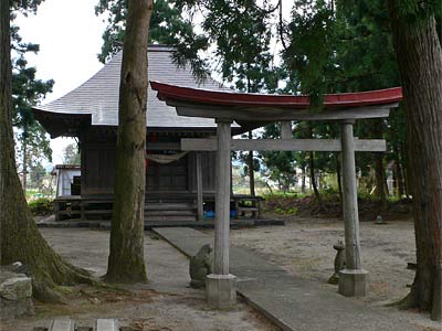 関川村打上の稲荷神社正面