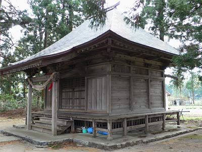 関川村打上の稲荷神社社殿