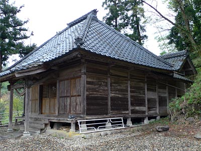 関川村湯沢の神明社社殿