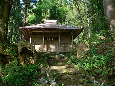 阿賀町上島の稲荷神社社殿