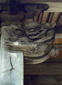 三川村白崎の山神社拝殿の装飾