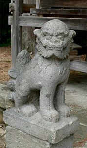 水沢の諏訪神社狛犬（吽像）
