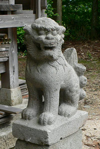 水沢の諏訪神社狛犬（阿像）