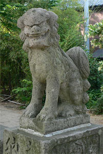 船戸山の諏訪社狛犬（阿像）