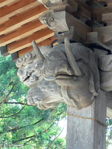 朝日村十川の諏訪神社拝殿向拝彫刻