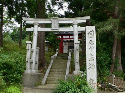 寺泊硲田の国常立神社参道正面