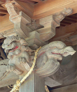 西山町浜忠の諏訪神社本殿彫刻