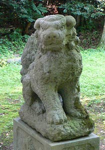 西山町鎌田の神明社狛犬（吽像）
