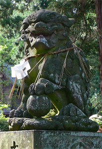 関山神社参道狛犬（阿像）