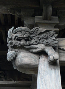 嘉山の白山神社諏訪神社拝殿向拝柱彫刻