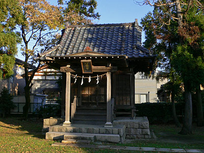 大手町の八幡神社社殿