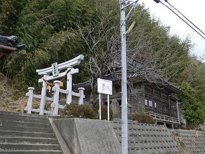 佐渡市歌見の熊野神社全景