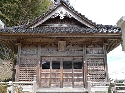 佐渡市歌見の熊野神社拝殿正面