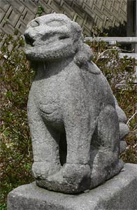 佐渡市歌見の熊野神社狛犬（左）