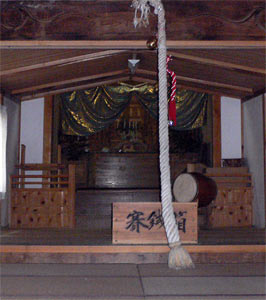 佐渡市石名の熊野社社殿内部