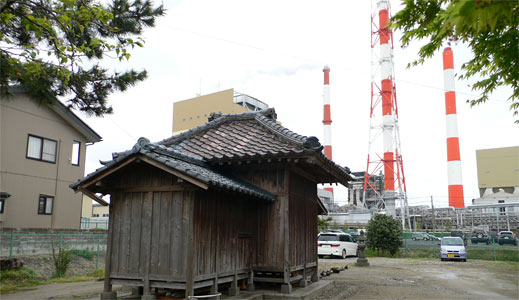 榎町の諏訪神社（背後から）
