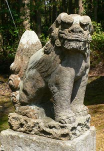 寺泊下桐の諏訪神社狛犬（吽像）
