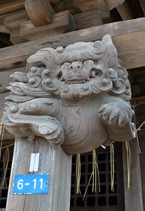 新潟市神道寺の諏訪神社拝殿向拝柱