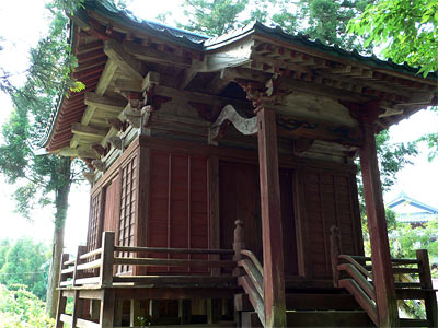 北黒川の稲荷神社社殿