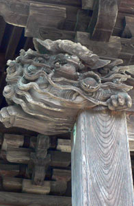 西白根の白根神社拝殿細部