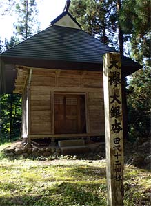 田沢の十二神社社殿