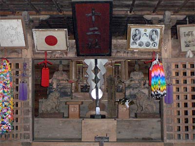 旧松代町太平の十二神社社殿内部