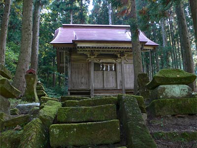 田沢の熊野神社拝殿正面