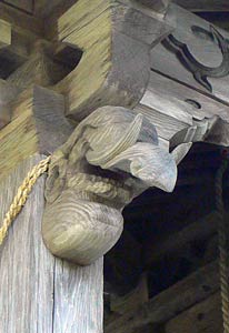 田沢熊野神社向拝柱装飾（右）