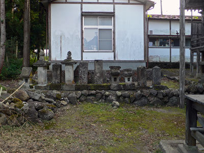 阿賀町野村の諏訪神社境内