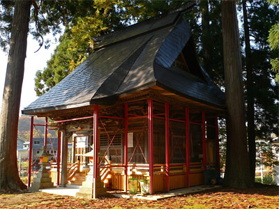 入広瀬村大栃山の守門神社社殿