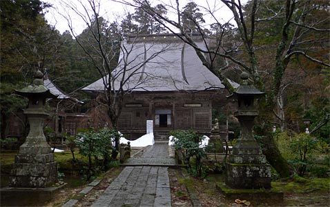 弥彦神社の託宣によって創建されたという国上寺の本堂