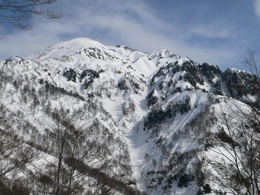 八海山スキー場から眺める八海山の山頂