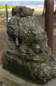 刈羽村下高町の山王神社狛犬（吽像）