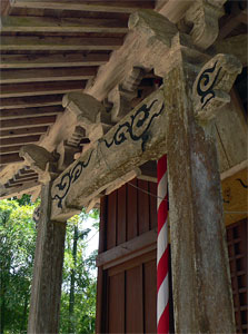 石曾根の松尾神社拝殿向拝部分