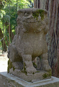 石曾根の松尾神社狛犬（吽像）