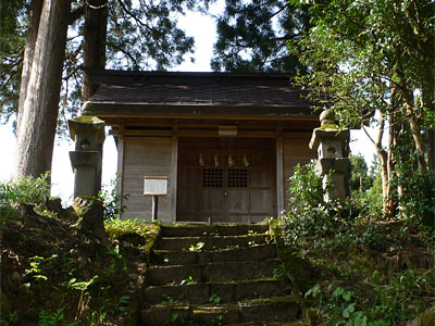高柳町岡野町の熊野神社社殿