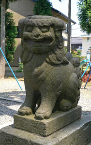 加茂市神明町の神明社境内狛犬（阿像）