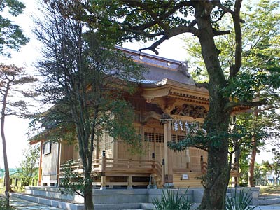 刈羽村上高町の若宮八幡社拝殿