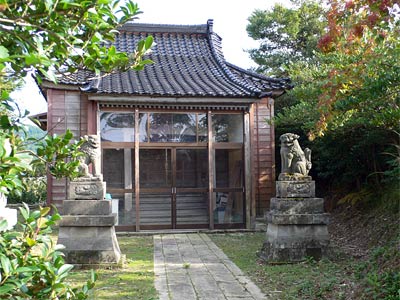 刈羽村枯木の明神社社殿正面