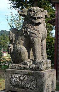 刈羽村枯木の明神社狛犬（吽像）
