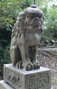 刈羽村大塚の白山神社狛犬（吽像）