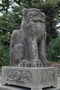 刈羽村西谷の西谷神社狛犬（吽像）