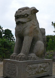 刈羽村西谷の西谷神社狛犬（阿像）