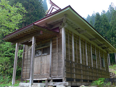 小手茂の白山神社社殿