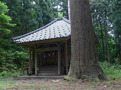 関川村鮖谷の滝神社拝殿正面